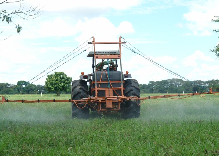 Histórico fallo: prohíbe las fumigaciones con agrotóxicos a 1000 metros del casco urbano en Sastre y Ortiz 
