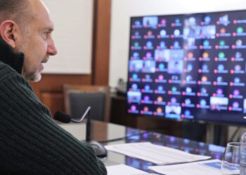 Covid-19: Perotti analizó con intendentes y presidentes comunales las medidas frente al aceleramiento de casos en la provincia