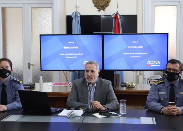 Saín anunció la recomposición salarial de la policía santafesina