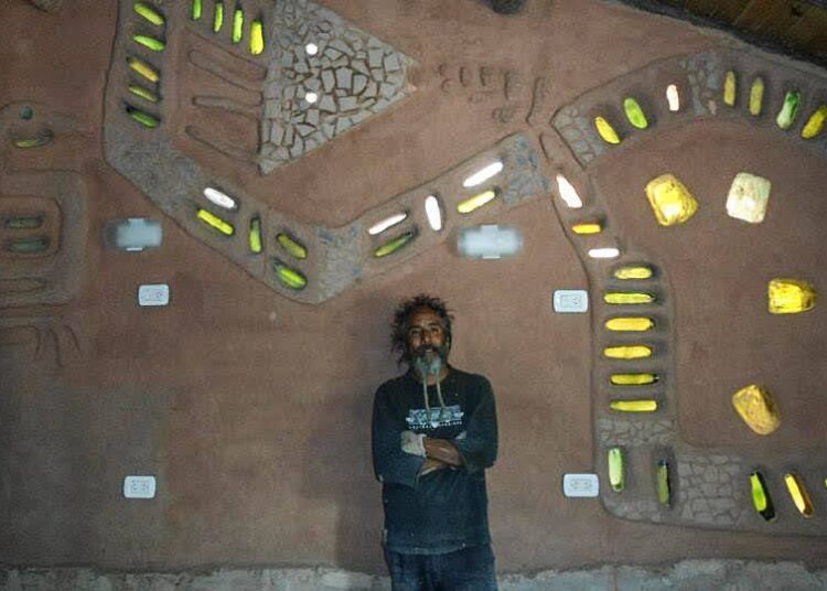 Escapó de Chile durante la dictadura y después de 45 años pudo obtener la residencia permanente en Argentina