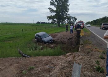 Las Rosas: Despiste tras accidente de tránsito entre dos vehículos