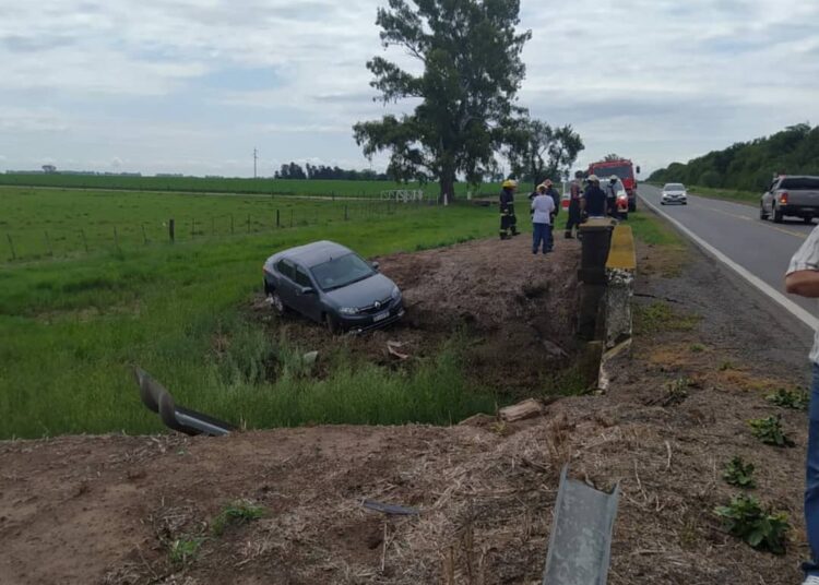 Las Rosas: Despiste tras accidente de tránsito entre dos vehículos