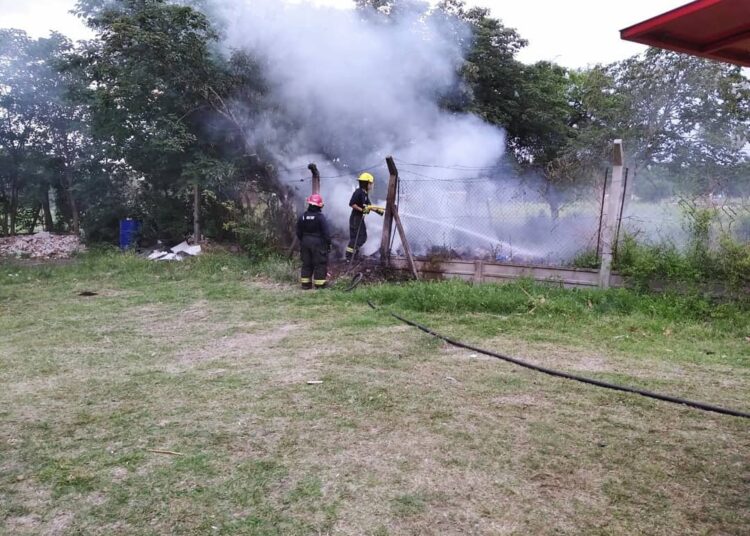 Las Rosas: Se produjo un incendio en una fosa