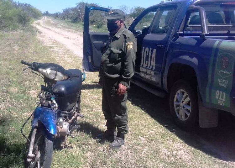 Hallaron una moto desmantelada en la zona rural de Comí Pini