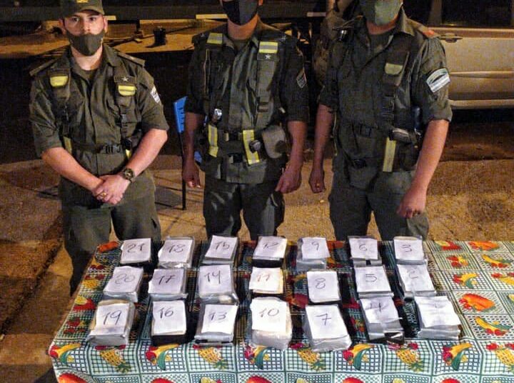 Gendarmería detuvo a tres personas que transportaban cocaína en un tanque de nafta