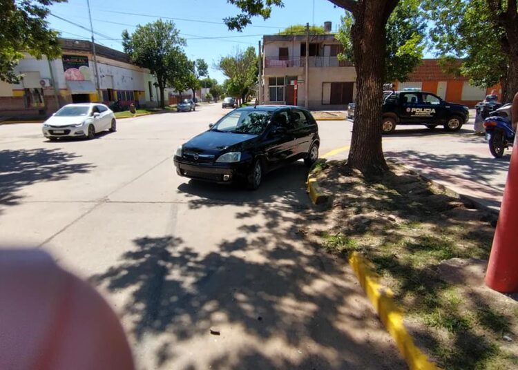 Montes de Oca: Automóvil pierde el control realizando un trompo