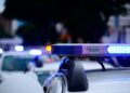 Andino: agreden a policías con botellas y ladrillazos  en medio de una gresca entre grupos de jóvenes