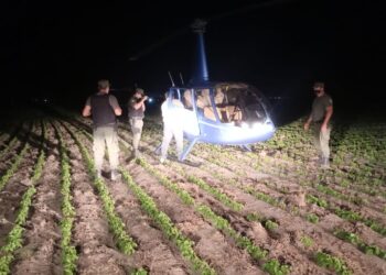 Helicóptero aterrizó de emergencia en un campo de Santa Clara de Saguier