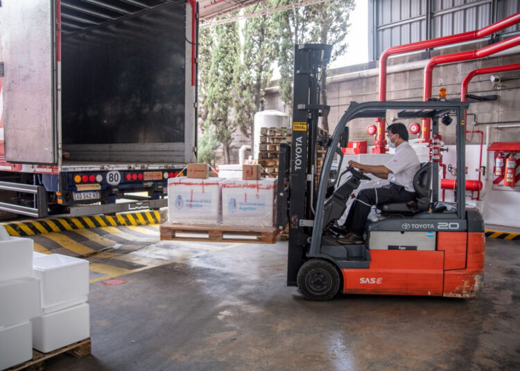 Envían la segunda parte de las 300.000 dosis de la vacuna contra COVID-19