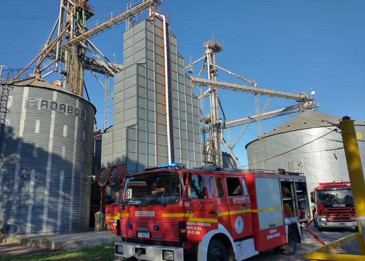 Montes de Oca: explosión en una planta de acopio de cereales