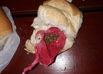 Misiones:  Quiso ingresar marihuana para una detenida adentro del pan y lo descubrieron
