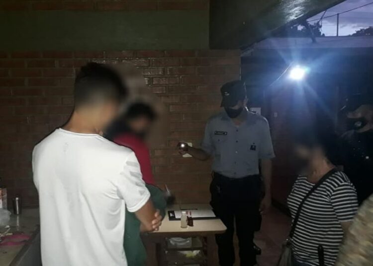 Misiones: Una joven intentó ingresar marihuana para un detenido oculta en una caja de galletitas