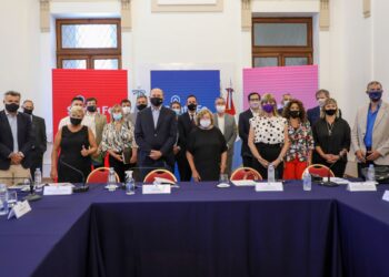 Perotti reunió a intendentes y presidentes comunales para abordar diferentes cuestiones sobre las autonomías municipales