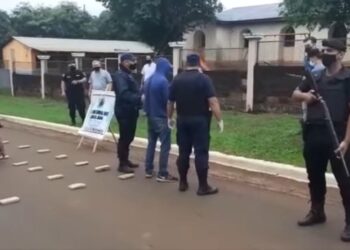 La Policía de Misiones detuvo a un hombre que llevaba más de 50 kilos de marihuana en su vehículo