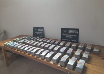 Circulaba con más de 4.200.000 pesos dentro de una caja