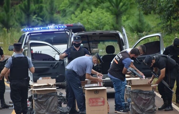 Misiones: La Policía secuestró un vehículo cargado con mil gruesas de cigarrillos en Garuhapé