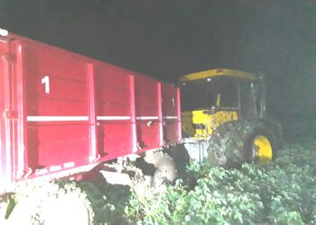 Los Molinos: encuentran en un campo de soja un tractor que había sido robado