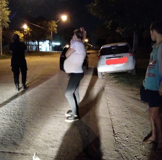 Horror en Carcarañá: Ató a su perra al auto y la arrastró varias cuadras