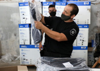 El gobierno santafesino entregó 2.500 chalecos antibalas a la Policía de la provincia