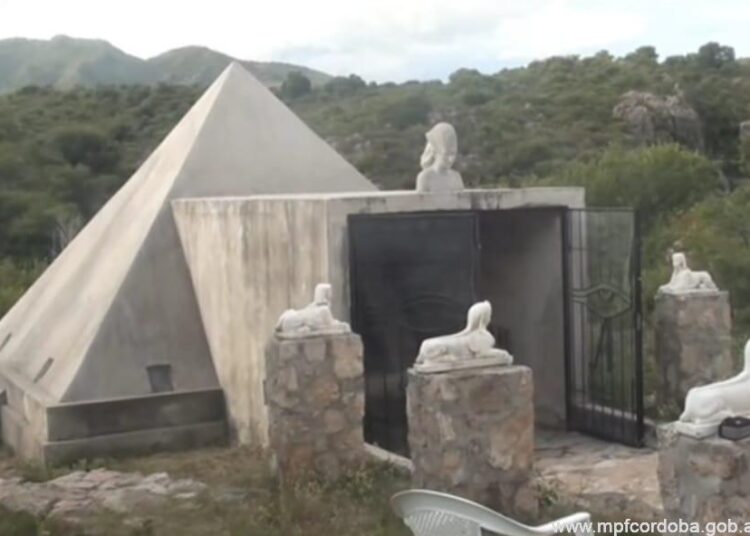 Córdoba: desbaratan una banda que realizaba estafas basadas en una terapia de «sanación» egipcia