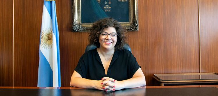 La ministra Vizzotti recibió la primera dosis de vacuna contra el COVID-19