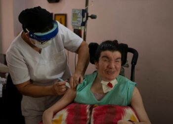 Covid-19: En la provincia de Santa Fe comenzó la vacunación a personas electrodependientes