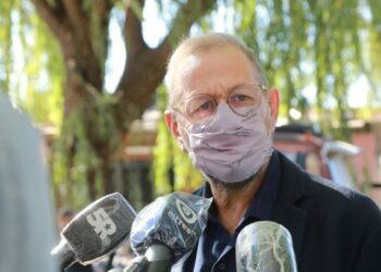 Corach: “Estamos al límite en el sistema sanitario, en recursos humanos, en oxígeno y no vamos a poder atender a todos si seguimos en esta tendencia”