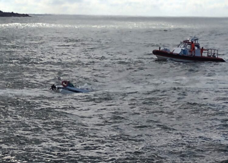 Mar del Plata: Prefectura rescató a un navegante tras sufrir un grave accidente