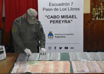 Corrientes: Llevaba billetes de moneda nacional y extranjera sin el aval legal ocultos en una mochila