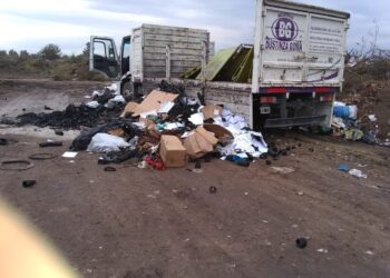 Avistan a empresa de Bustinza arrojando residuos en un basural a cielo abierto de Cañada de Gómez