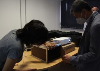 Eliminan la presencia del coronavirus en papeles con radiación ultravioleta