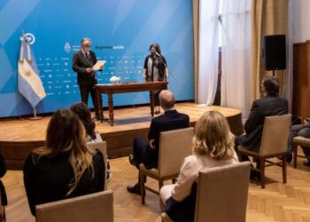 La ministra de Salud de la Nación tomó juramento a funcionarias y funcionarios de su gabinete