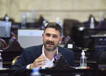Congreso: Estévez presentó un pedido de informe por la baja distribución de vacunas en Santa Fe