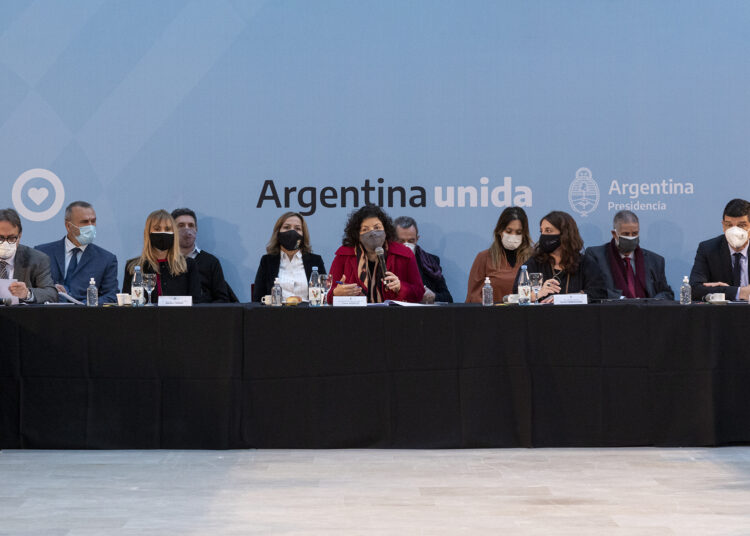 Consensuaron ampliar la vacunación COVID-19 a las personas gestantes sin comorbilidades