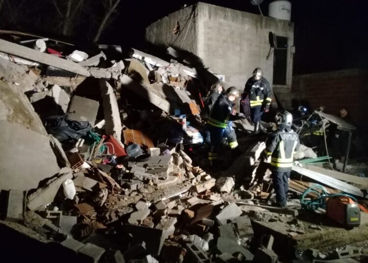 LOMAS DE ZAMORA: murieron dos mujeres al derrumbarse una vivienda