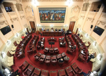 Cattalini: “Perotti lleva a Santa Fe a una crisis institucional sin precedentes”