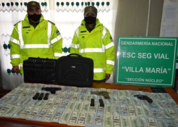 Viajaban hacia la CABA con más de 1.000.000 de dólares ocultos en el baúl del automóvil