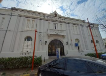 Desarticularon una fiesta clandestina en un campo y una reunión de 50 personas en una casa