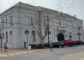 Robaron documentos y dinero en efectivo desde el interior de una camioneta estacionada en el centro de la ciudad