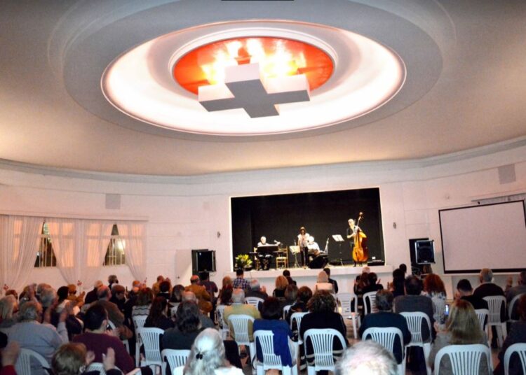 Recital de lujo del Cholo Montironi Trío en la inauguración de la restauración del Gran Salón de Sociedad Suiza