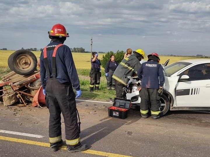 Las Rosas: chocaron un automóvil y un carro sobre la ruta 13