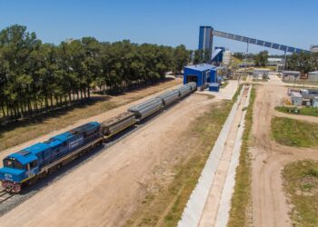 El complejo agroexportador Timbúes crece con la apertura de un desvío ferroviario