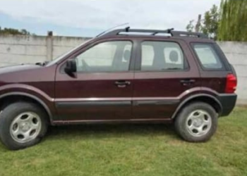 Tres hombres armados le robaron la camioneta a una mujer en plena luz del día