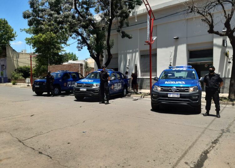 Se realizó la entrega de camionetas móviles 0 km destinadas a distintas dependencias policiales de Iriondo