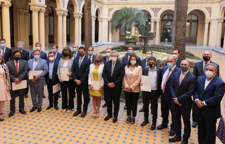 Provincias y Nación firmaron un nuevo Consenso Fiscal para 2022: ¿más impuestos en Santa Fe?