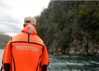 Prefectura asistió a dos kayakistas en San Martín de los Andes