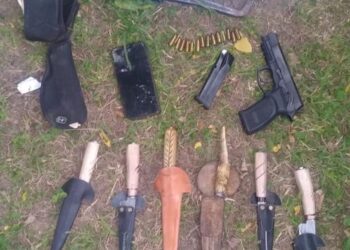 Rosario: Aprehendieron a 2 hombres y le secuestraron un arma y otros elementos