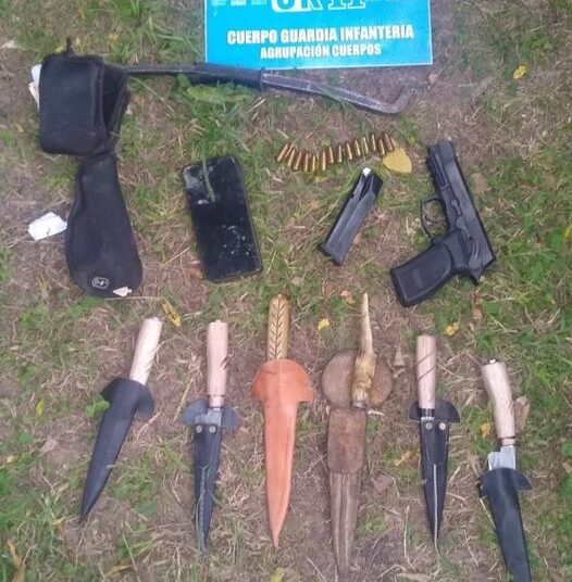 Rosario: Aprehendieron a 2 hombres y le secuestraron un arma y otros elementos