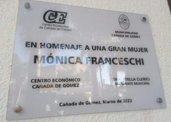 El Centro Económico junto al Municipio homenajearon Mónica Fransceschi