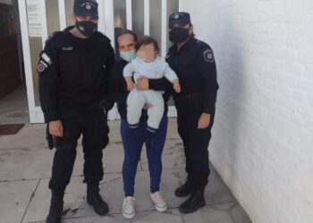 Videla: policías de la comisaría 4ta le salvaron la vida a una bebé que presentaba signos de ahogamiento